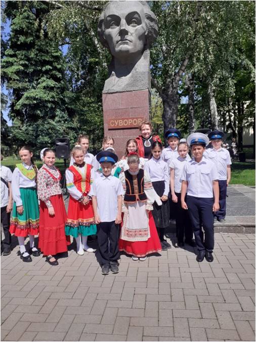 «Кадетский марш возле памятника А.В. Суворову»..